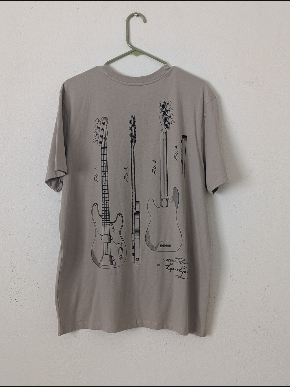 Goodfellow & Co Fender Guitar Short-Sleeve Tee, Tan Size Large